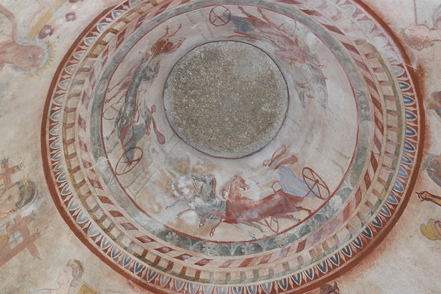 Купол с фресками из жизни древних фракийцев