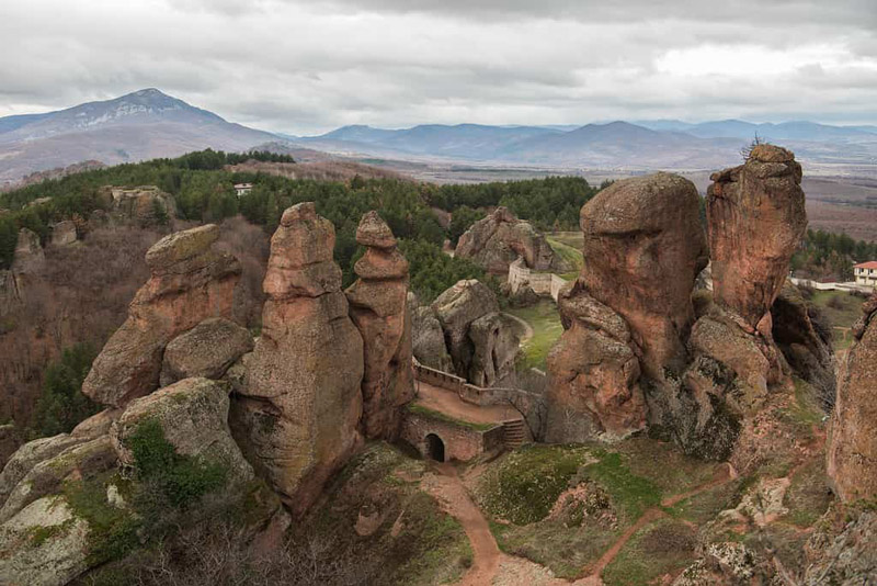 Скалы в окрестностях крепости